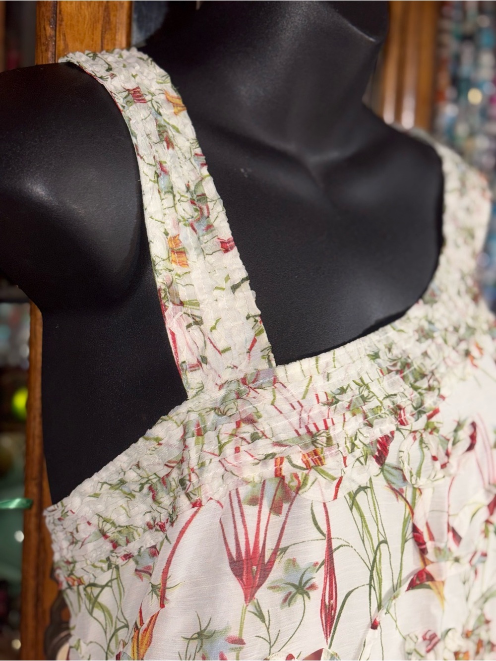 Max Studio floral print dress vintage ecru, green red floral print ruffled large - Picture 9 of 16